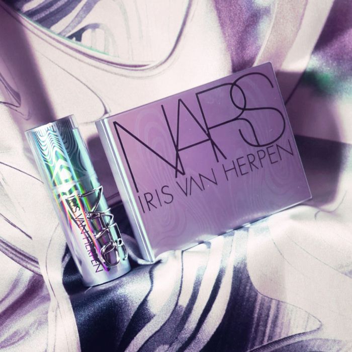 NARS  トミ HOLIDAY 2025] IRIS VAN HERPEN X NARS EXPLICIT LIPSTICK