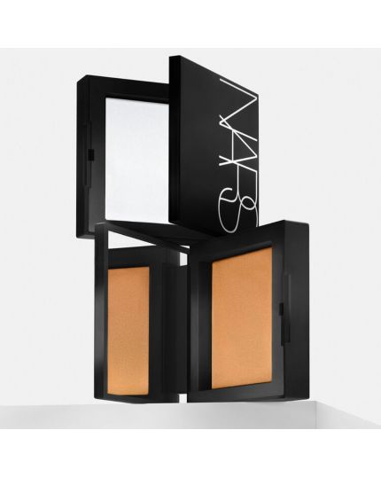 LIGHT REFLECTING PRESSED SETTING POWDER