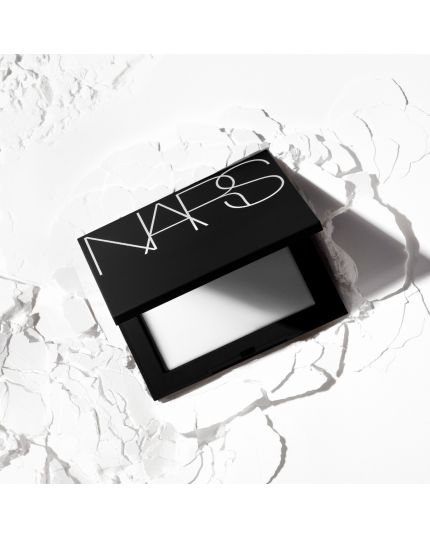 LIGHT REFLECTING PRESSED SETTING POWDER