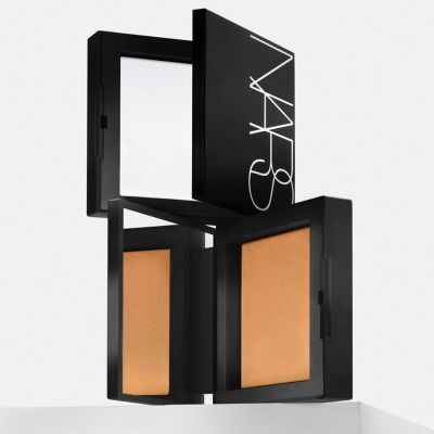 LIGHT REFLECTING PRESSED SETTING POWDER