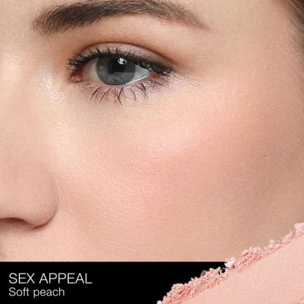 LIGHT REFLECTING BLUSH